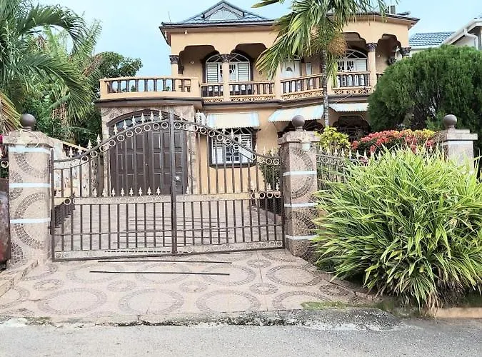 Guest house Cambridge Mi Casa Ur Casa With Pool And Access