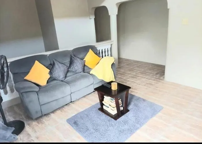 Cambridge Mi Casa Ur Casa With Pool And Access Guest house Runaway Bay