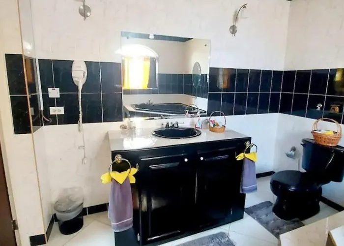 Guest house Cambridge Mi Casa Ur Casa With Pool And Access 3*