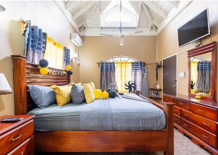 Cambridge Mi Casa Ur Casa With Pool And Access Guest house Runaway Bay